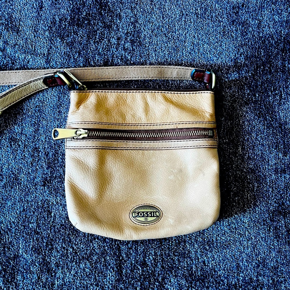 Tan leather fossil crossbody purse